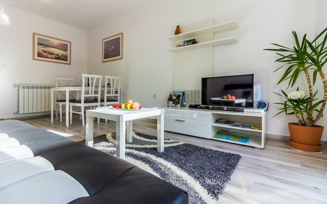 PUY Apartment Mika מראה חיצוני תמונה